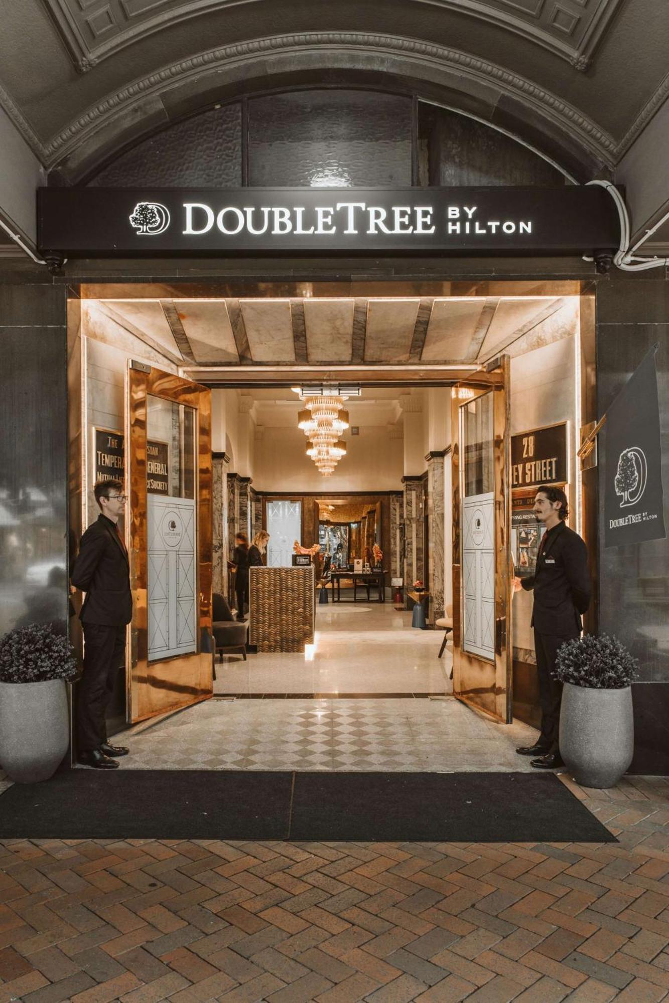 Doubletree By Hilton Wellington Hotel Exterior photo